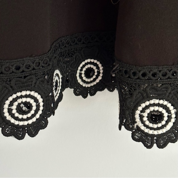 B Darlin Juniors Dress Sz 3-4 Black VGC Lace Trim White.Flared Skirt. - Picture 4 of 7